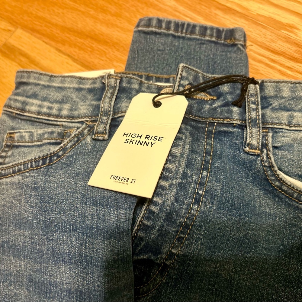 Forever 21 High Rise Skinny Jeans Size Small NWT - Picture 4 of 4